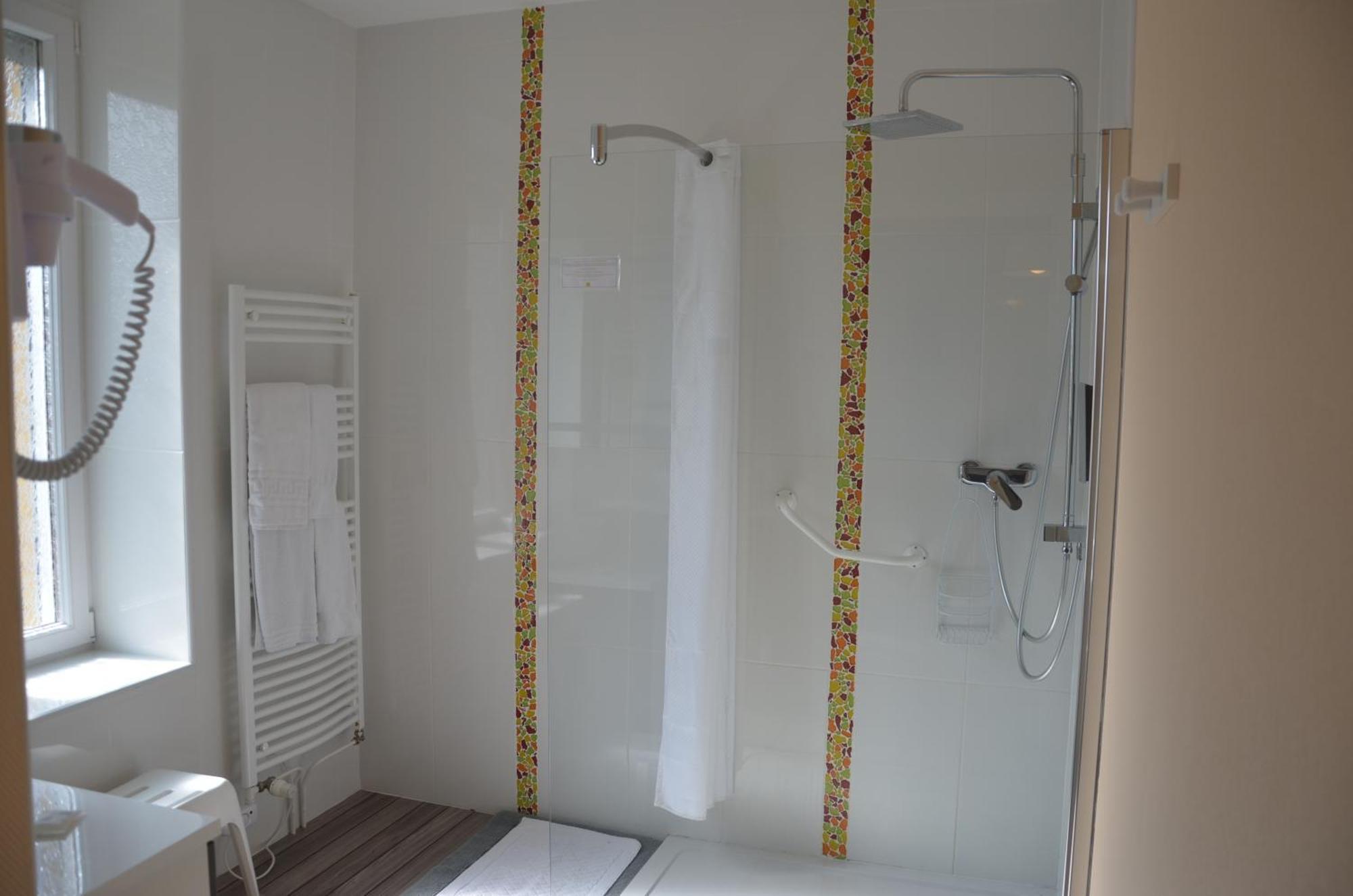 Logis La Sapiniere Hotel Remilly-Aillicourt Quarto foto